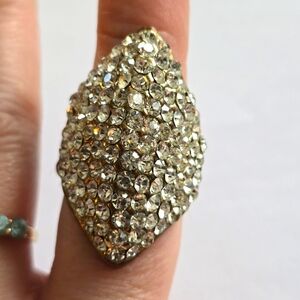 Big ring sparkly clear rhinestones copper tone elastic band stretch adjustable
